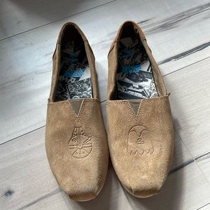 Tom’s 7.5 Star Wars suede shoes